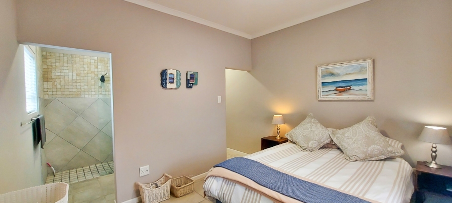 4 Bedroom Property for Sale in Struisbaai Western Cape